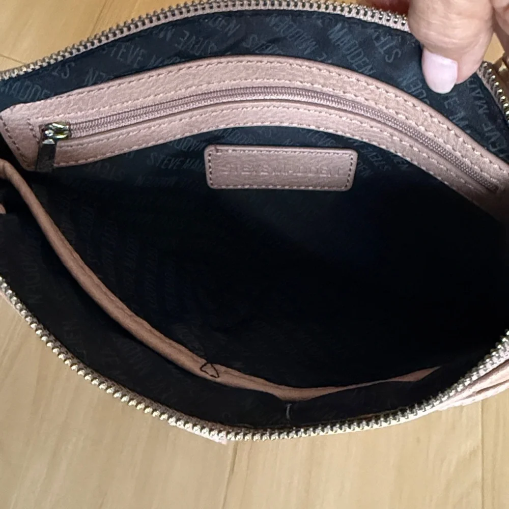 STEVE MADDEN SOFT PINK CROSSBODY PURSE ADJUSTABLE SHOULDER STRAP TOP ZIP CLOSURE